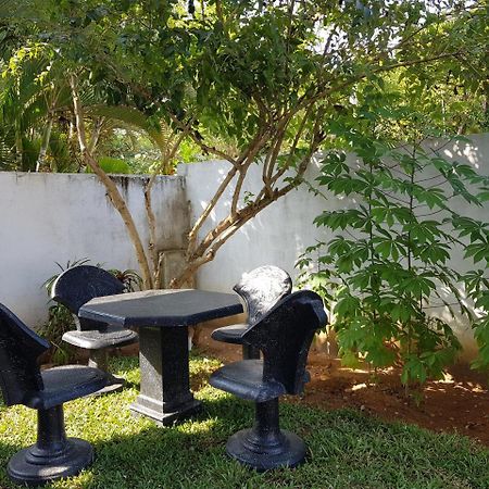 My Whales Guest House Banduramulla Bagian luar foto