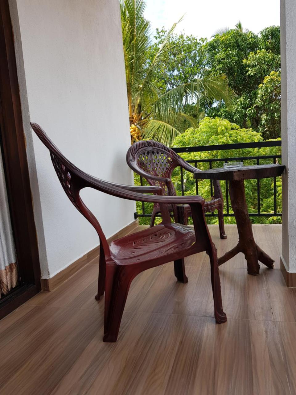 My Whales Guest House Banduramulla Bagian luar foto