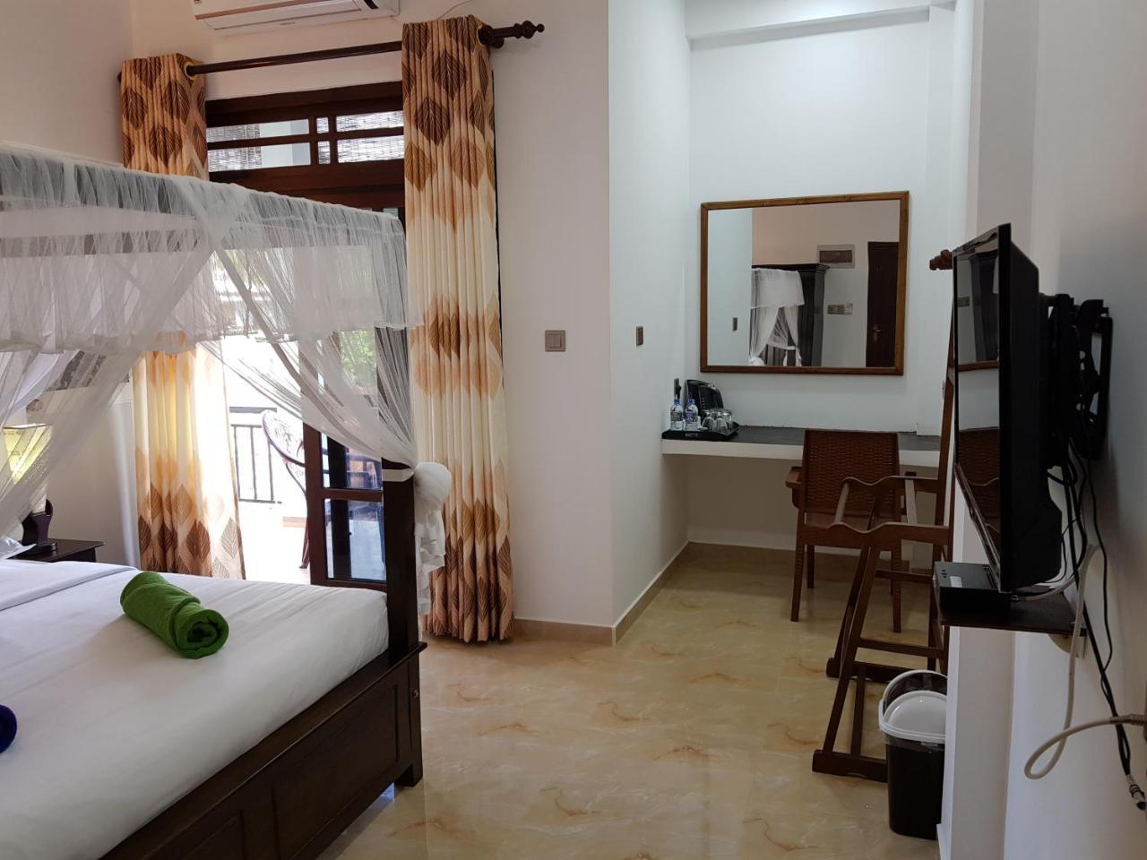 My Whales Guest House Banduramulla Bagian luar foto