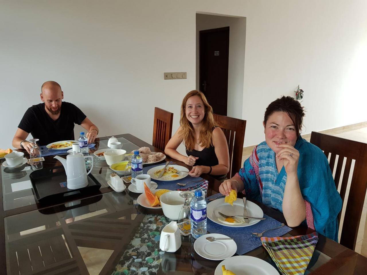 My Whales Guest House Banduramulla Bagian luar foto